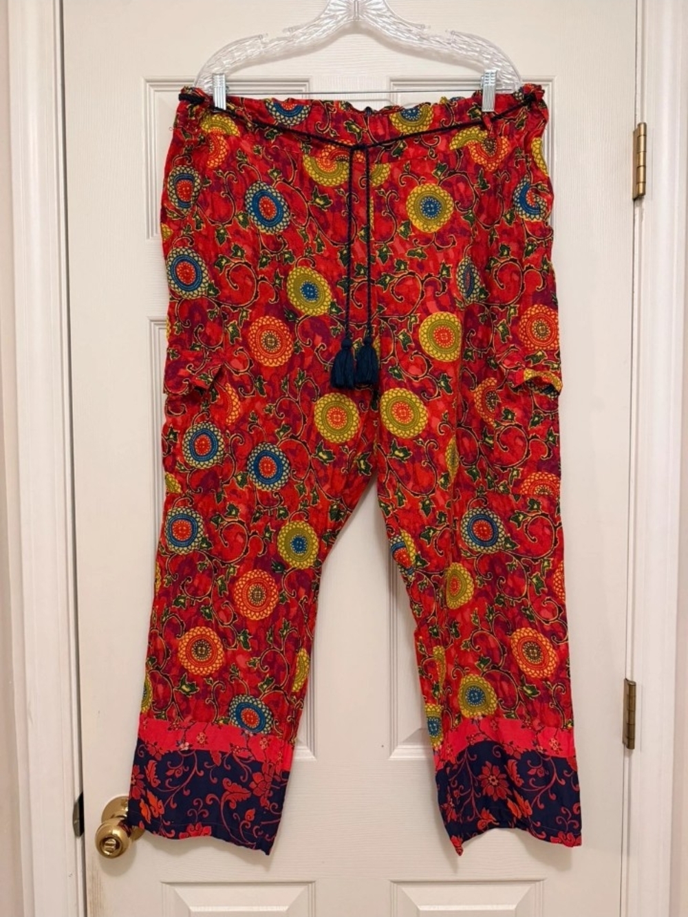 Sundance Red Floral-Print Tassel Drawstring Cropped Cargo Pants
